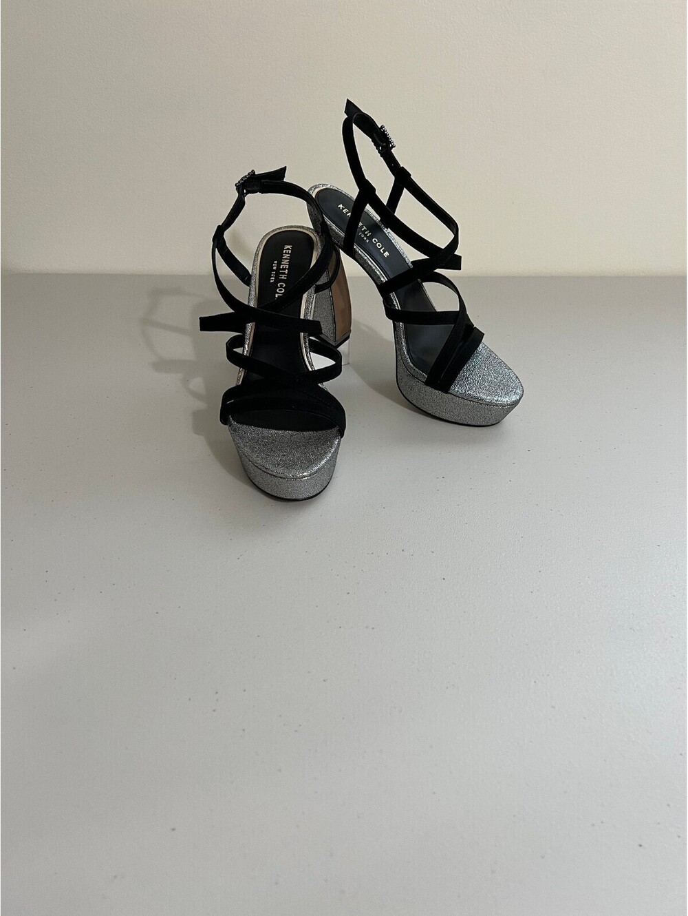 Kenneth Cole New York Womens Metallic Embossed Platform Sandals, 7.5